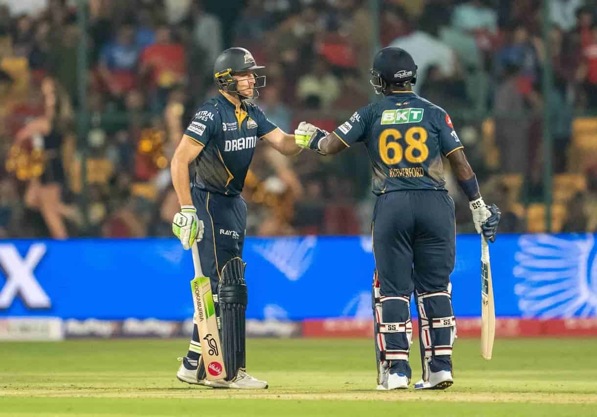 RCB बनाम GT का आईपीएल 2025 मैच – क्रिकेट स्टेडियम में लाइव एक्शन